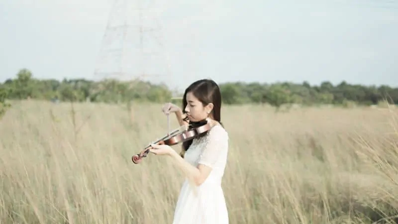Violinist playing violin to make sound