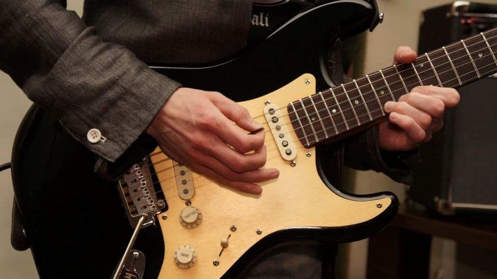 Electric Guitar Vs Bass (Which Is Best For You)