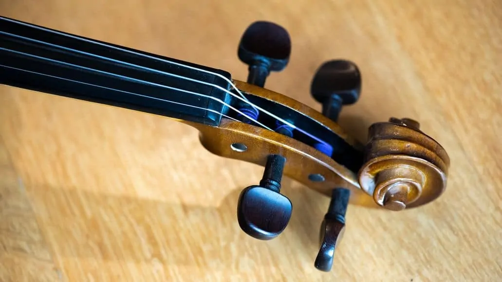 Violin string tuning