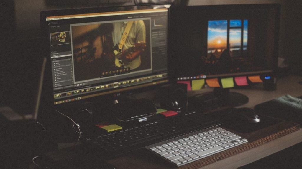 Can You Play An Electric Guitar Without An Amp?