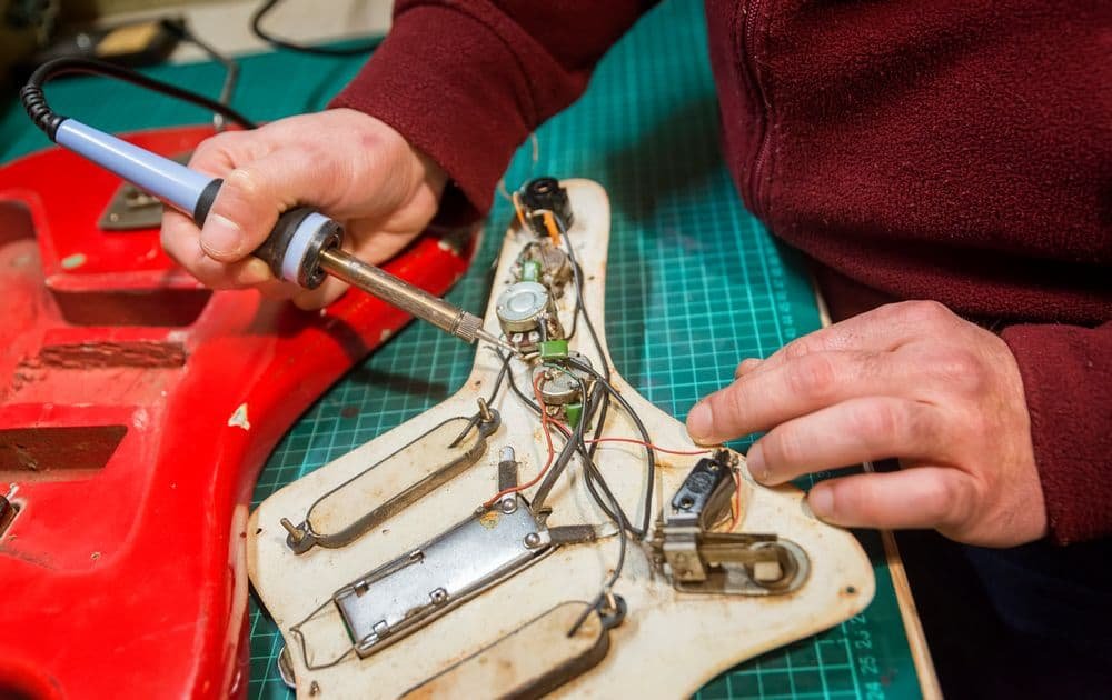 Soldering guitar potentiometers to ground