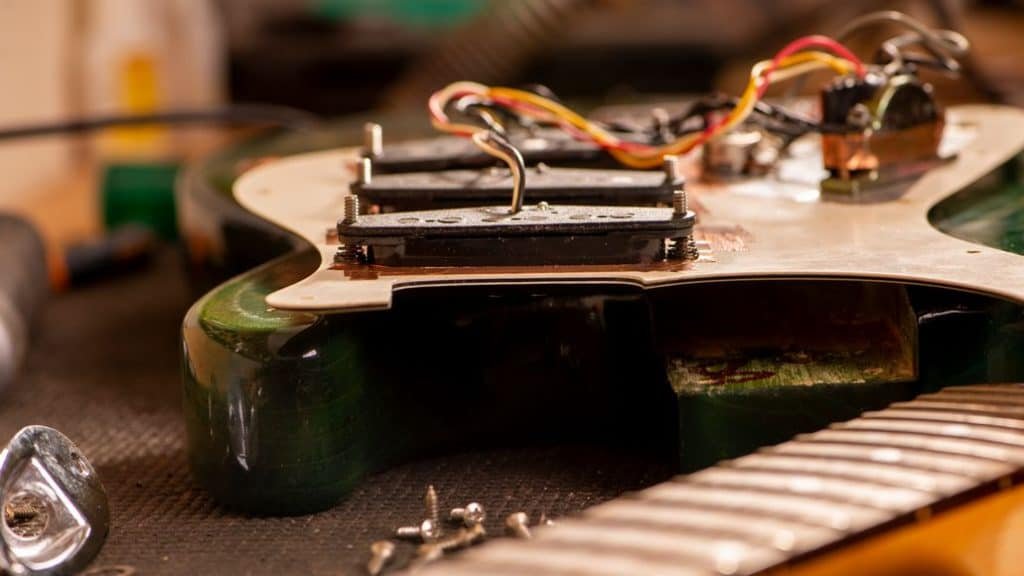 Electric Guitar Buzzing When Not Touching Strings (Causes And Fixes)