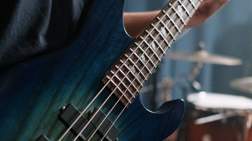 How Many Frets On A Bass Guitar? (What You Need To Know)