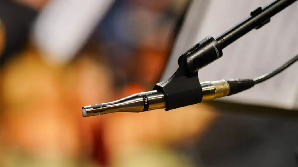 xlr3 connected microphone