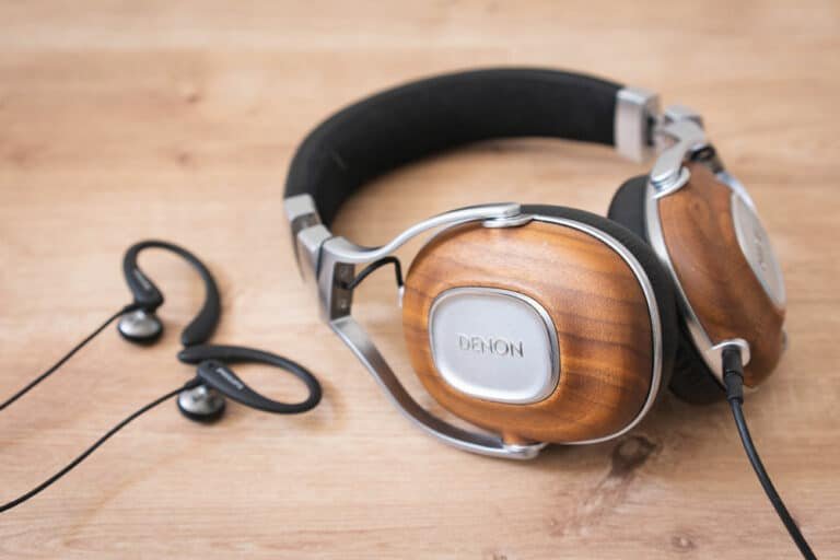 Can You Plug Headphones Into A Guitar? (Not A Simple Yes Or No)